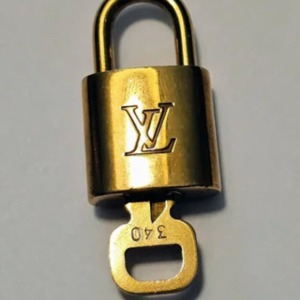 ❤️🦄 Authentic Louis Vuitton Gold Lock & Key Matching Set (#340)